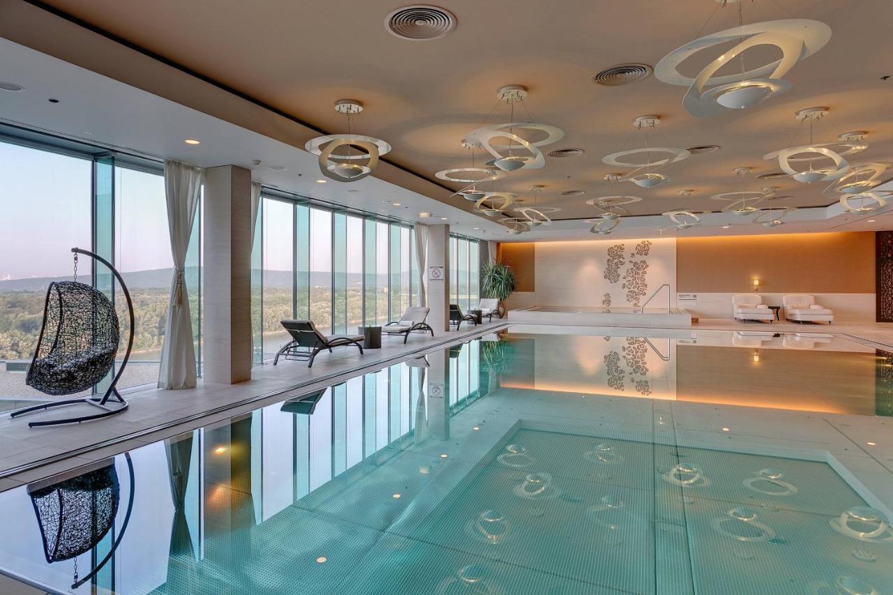 Grand Hotel River Park, A Luxury Collection Hotel, Bratislava Exteriör bild The pool at the 101st floor