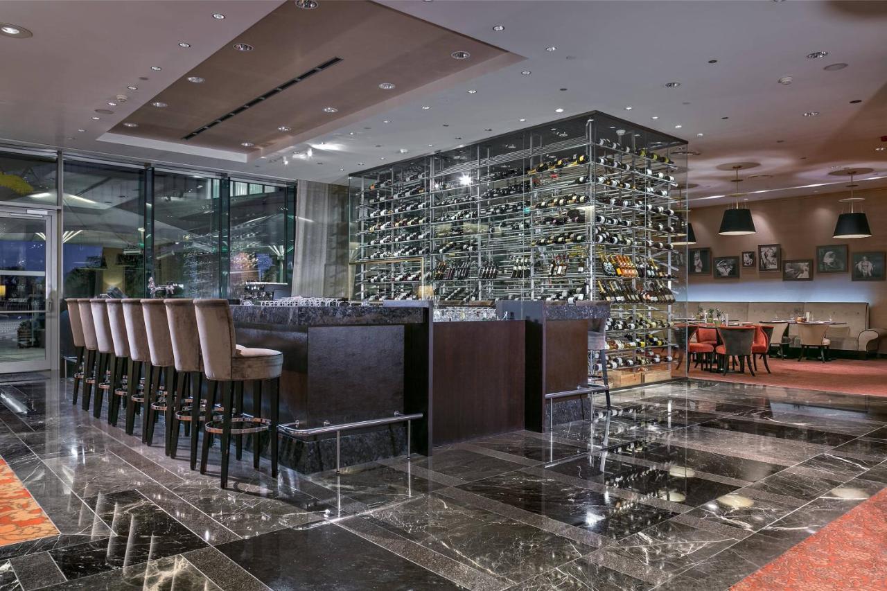 Grand Hotel River Park, A Luxury Collection Hotel, Bratislava Exteriör bild The bar at the Mandarin Oriental