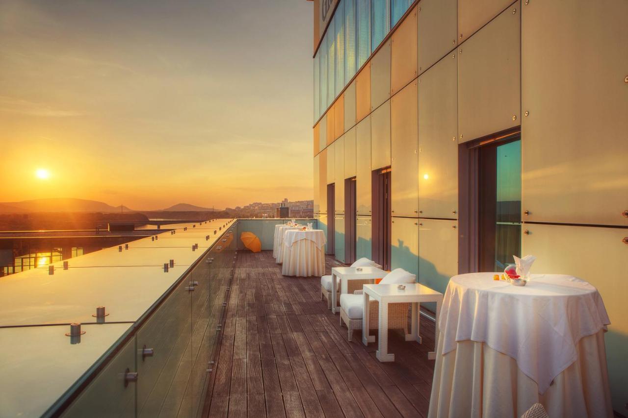 Grand Hotel River Park, A Luxury Collection Hotel, Bratislava Exteriör bild Skyline Terrace