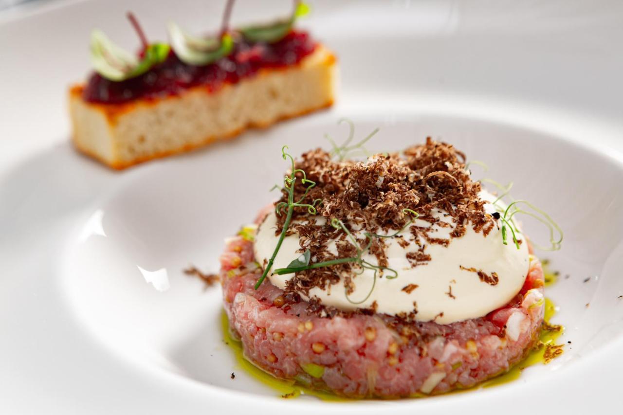 Grand Hotel River Park, A Luxury Collection Hotel, Bratislava Exteriör bild A modern Italian dish, a beef tartare with a poached egg