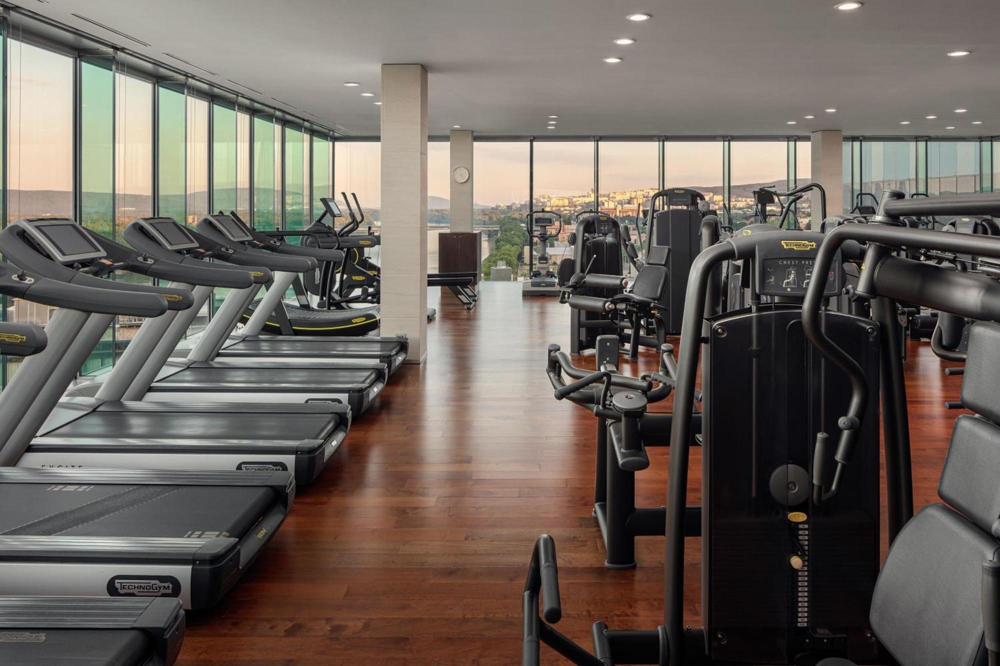 Grand Hotel River Park, A Luxury Collection Hotel, Bratislava Exteriör bild The gym at the Four Seasons Hotel, Madrid