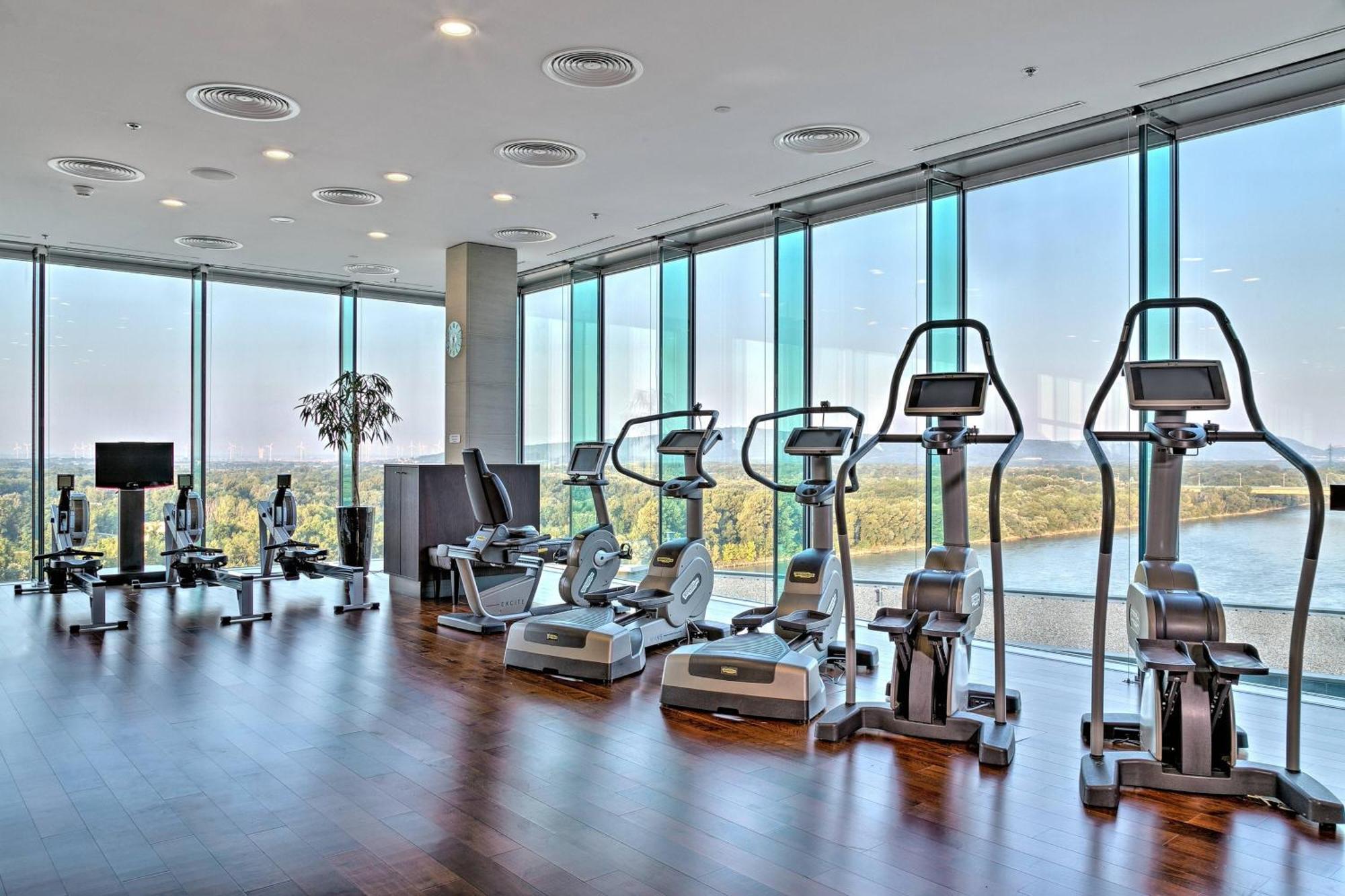 Grand Hotel River Park, A Luxury Collection Hotel, Bratislava Exteriör bild The gym at the hotel