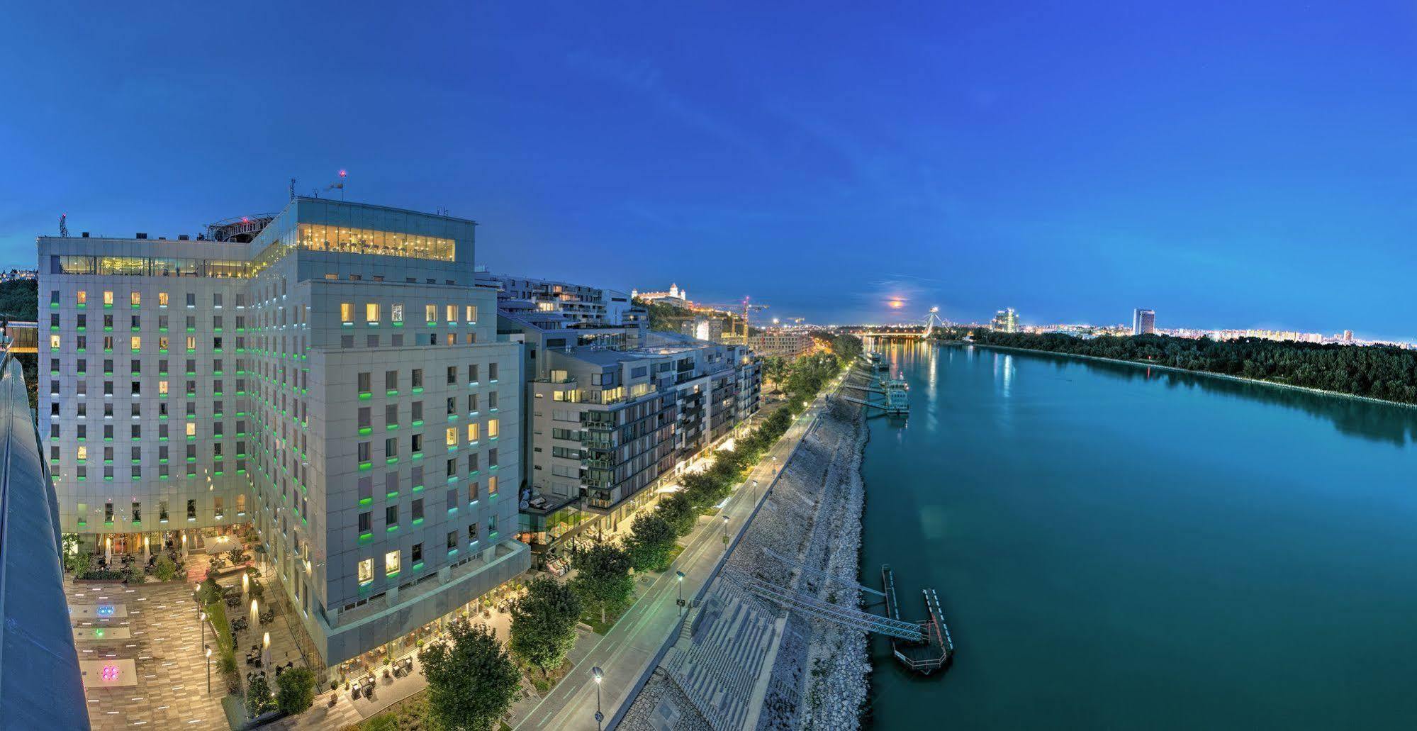 Grand Hotel River Park, A Luxury Collection Hotel, Bratislava Exteriör bild The Donau City